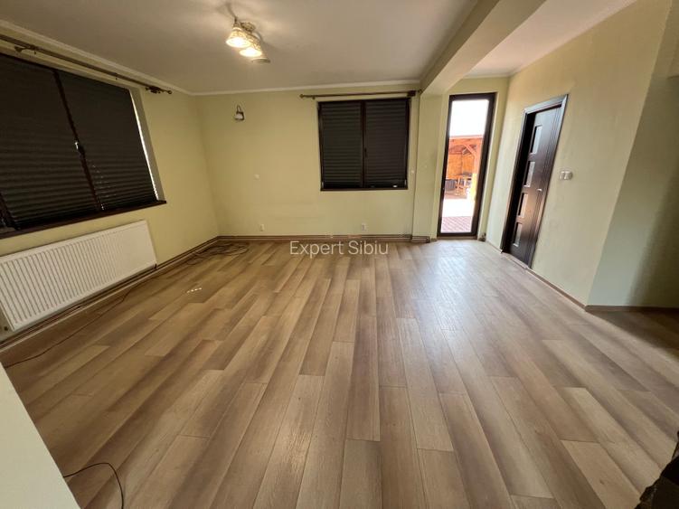 Închiriez casă tip duplex – 4 camere, zona Turnișor - 5