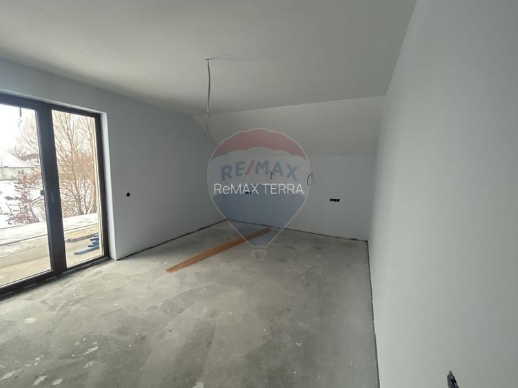 Casă nouă de vânzare 220 mp 13 ari teren SATULUNG 15KM de BAIA MARE - 15