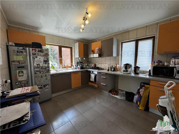 Zona Primarie Mogosoaia | Complex de case cu bariera | Curte cu foisor - 8