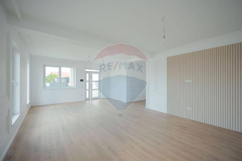 De vânzare Casă Nouă, finisată, 4 camere - Paleu