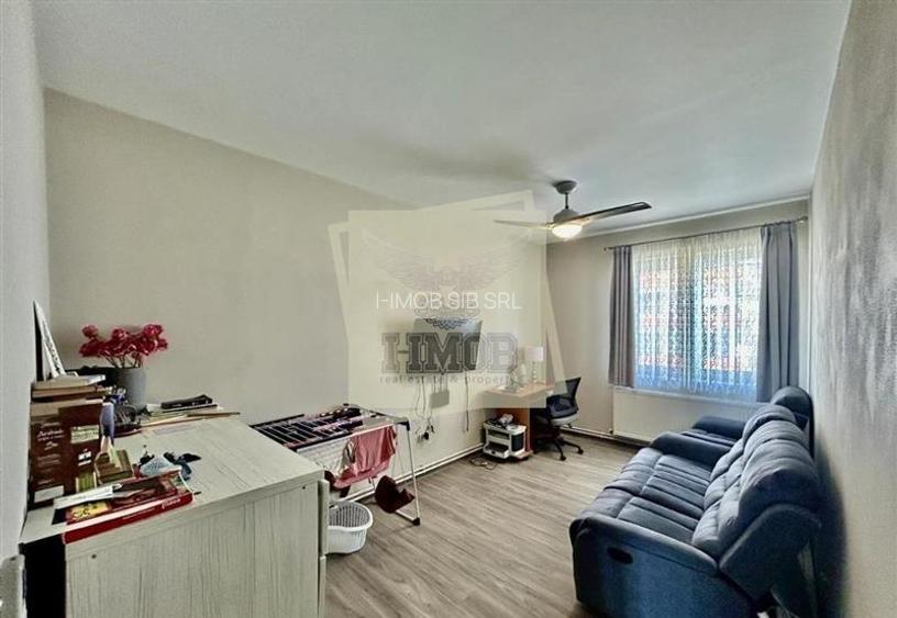 Casa individuala cu 8 camere  si teren 373 mp in zona Lazaret - 9