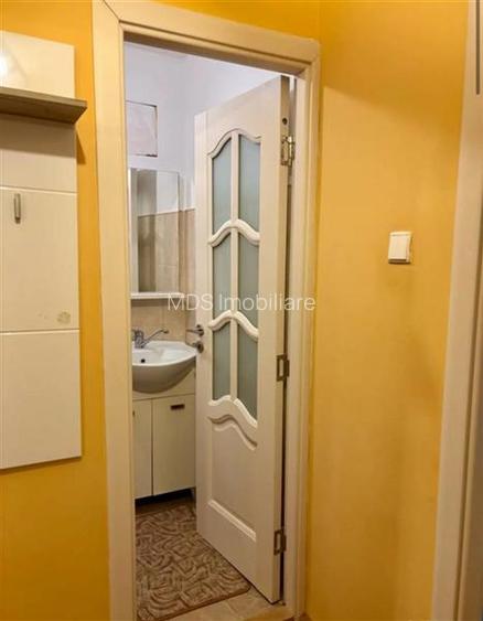 Decomandat cu 2 băi si 2 balcoane la etajul 3 - 9