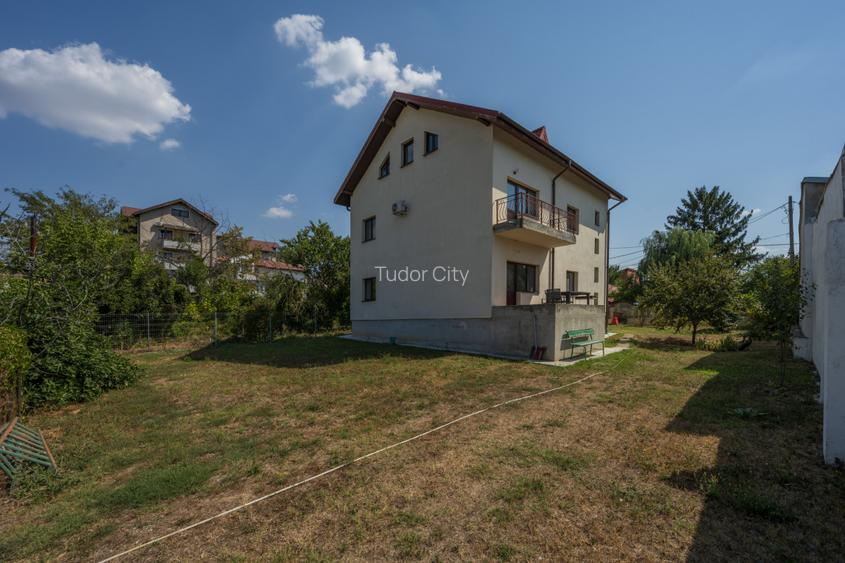 O proprietate imobiliară deosebită, formată din casă și mult teren! - 4