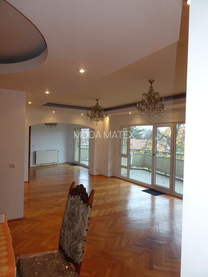 Bloc tip Boutique, constr.2000, cu 2 intrari si parcare subterana - 5