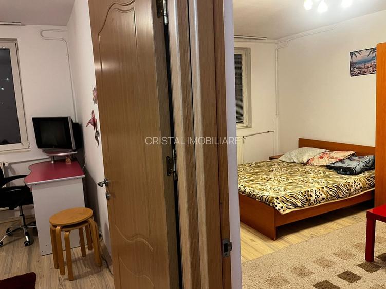 Apartament 2 camere decomandat, etaj 4, renovat, metrou 1 Decembrie 1918 - 4