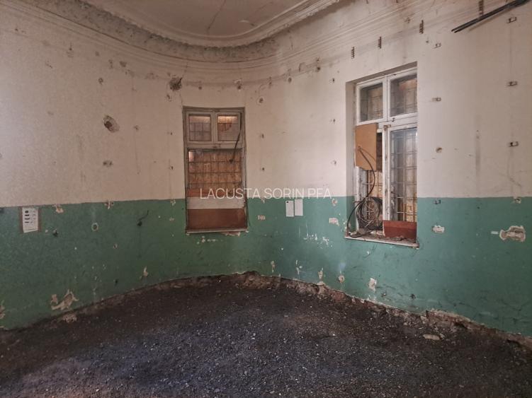 Unirii-Cartierul Evreiesc, singur curte, dubla deschidere, libera - 14