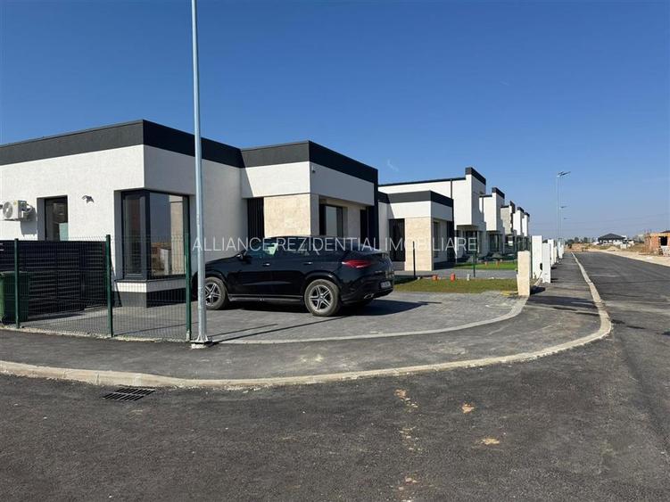 Casa individuala parter ~ 4 camere 2 bai ~350mp teren ~2 minute STV - 2