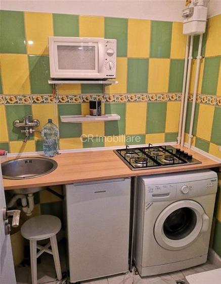 Garsoniera, Piata Victoriei, - 2