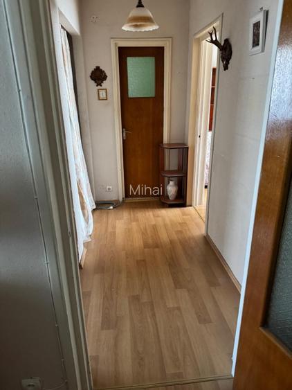 Se vinde un apartament de 3 camere in zona Obor, pe strada Masina de Paine - 4