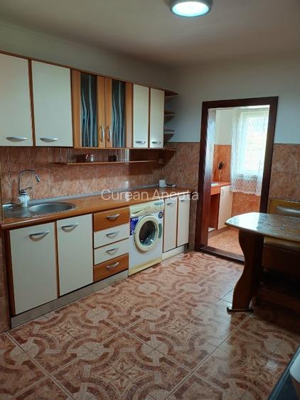 Apartament 50mp decomandat situat aproape de centrul comunei - 2