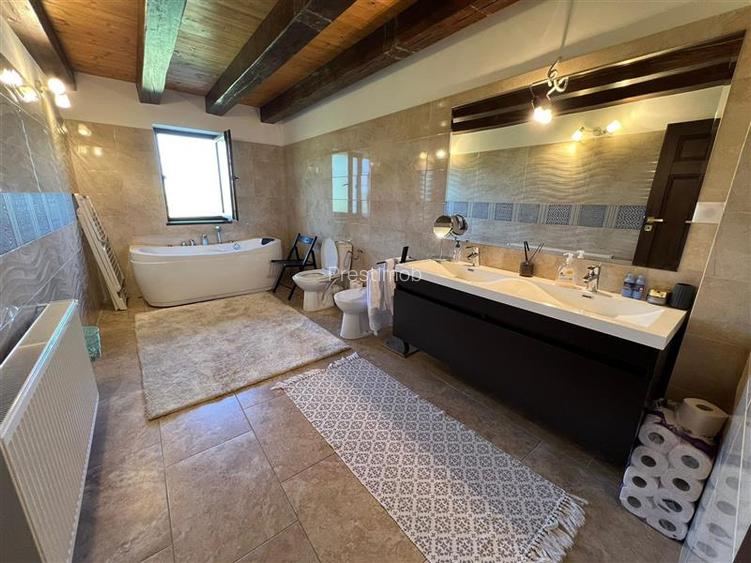 Casa cu teren 4.6 hectare la 17 km de Targu Mures - 7