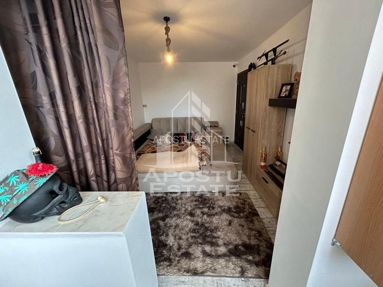 Apartament cu 2 camere, complet renovat, 2 balcoane, etajul 2 - 3