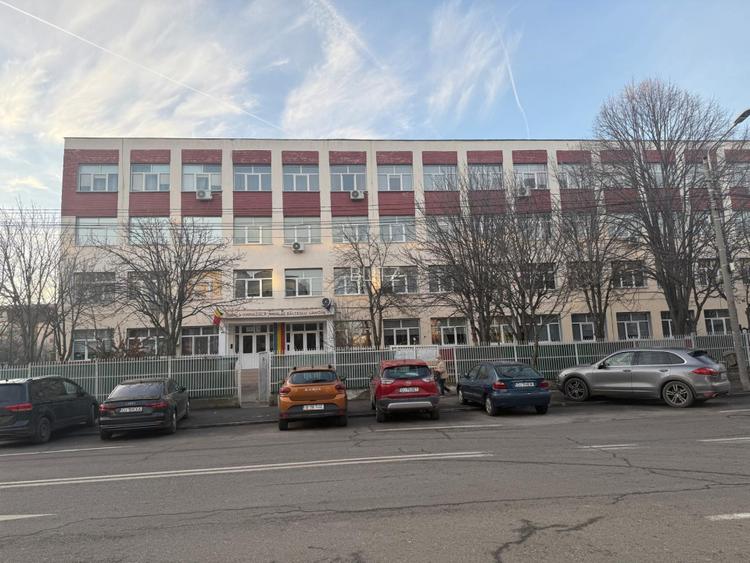 Teren intravilan 150 mp, stradal, Rovine, langa Pizza Ibizza - 109.000 euro - 6