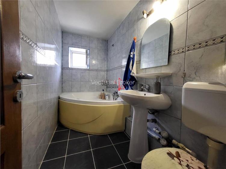 UNIRII-LOCATIE-3 CAMERE DECOMANDAT / ETAJ 2 / SEMISTRADAL - 16