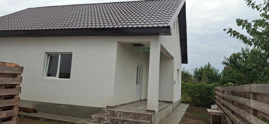 Vindem casa in Lumina