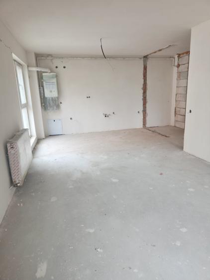 Apartament de 3 camere, semifinisat, 67 mp, balcon 4mp, parcare, zona Cetatii