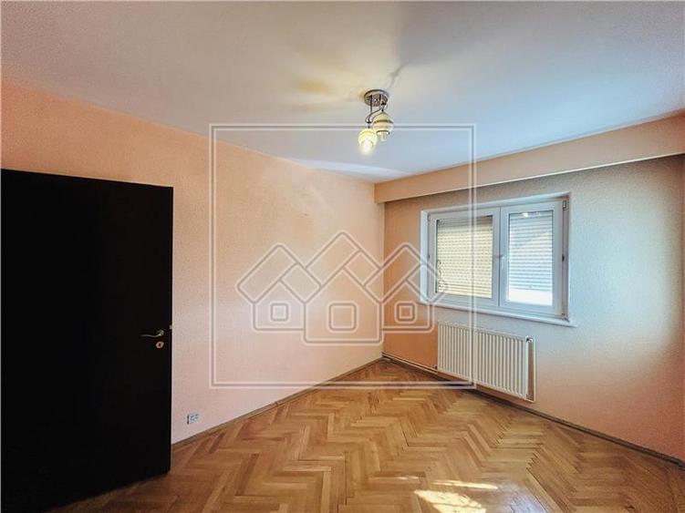 Ap decomandat, 3 camere, 2 balcoane - Zona Turnisor