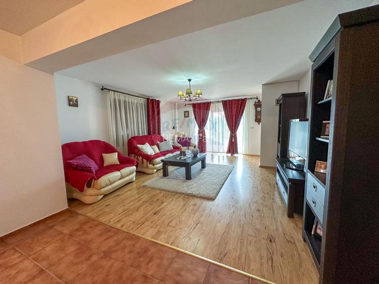 Vila de vanzare pe Str.Strugurilor/Terezian - 3