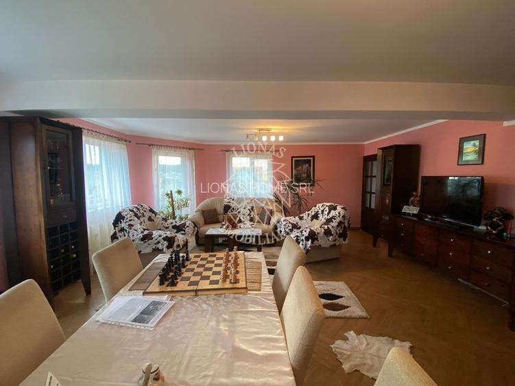 Casa 210 mp-garaj-curte amenajata-panouri solare-Ghinda - 2