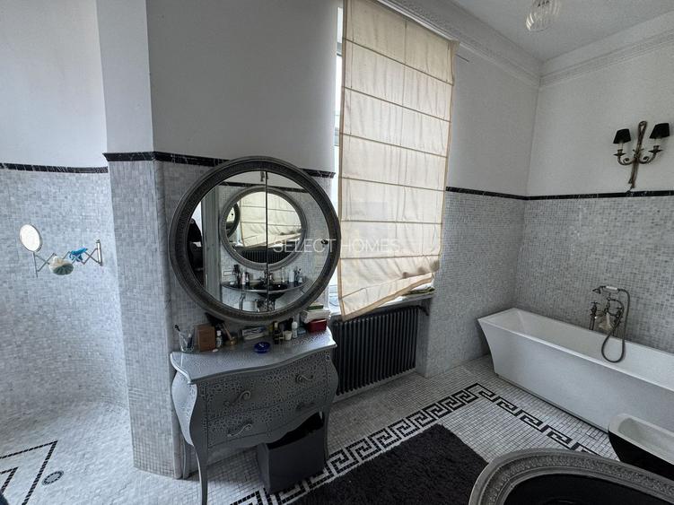 Vila istorica de vanzare in zona *Unirii* | 21 camere | curte, garaj - 24