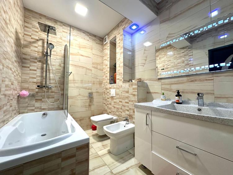 Apartament spatios 4 camere + parcare, pretabil ptr ERASMUS - 10