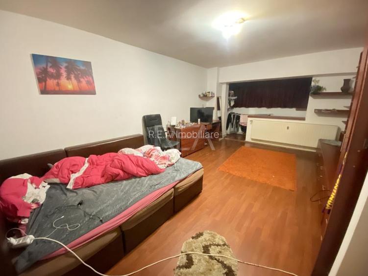 Garsoniera-Decomandata-Trafic Greu - 2