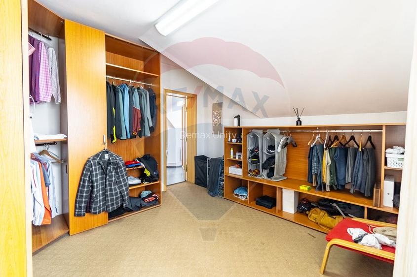 Casă spațioasă 350 mp utili, Teren 650 mp, Garaj subteran, Tractorul - 34