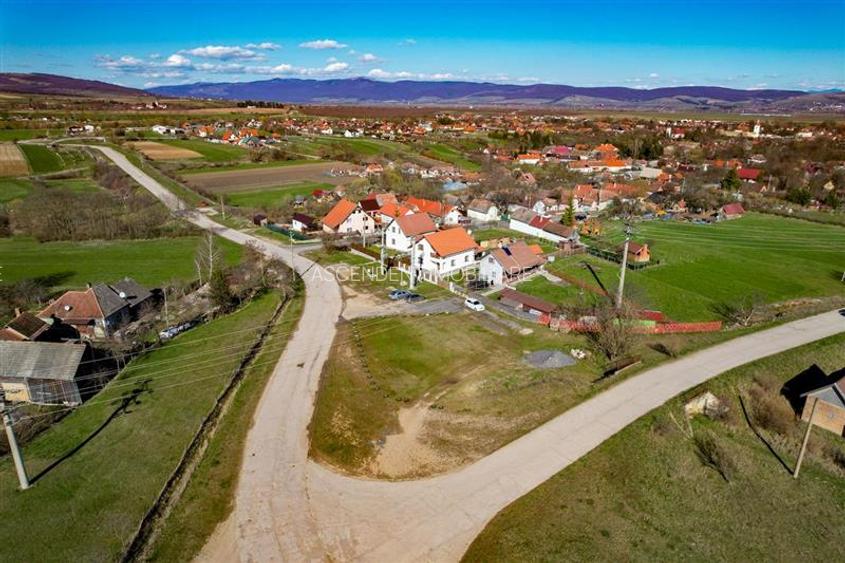 Tur Virtual & Film! Casa cocheta, constructie noua, peste 800mp teren - 3