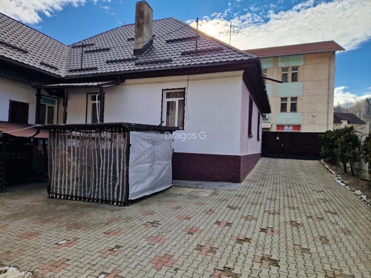 CASA in  BRAN, ZONA CENTRALA, 400 m distanta fata de Castel.  - 10