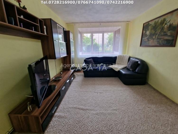 Apartament 3 camere, situat in Targu Jiu, Str. G-Ral Christian Tell - 2