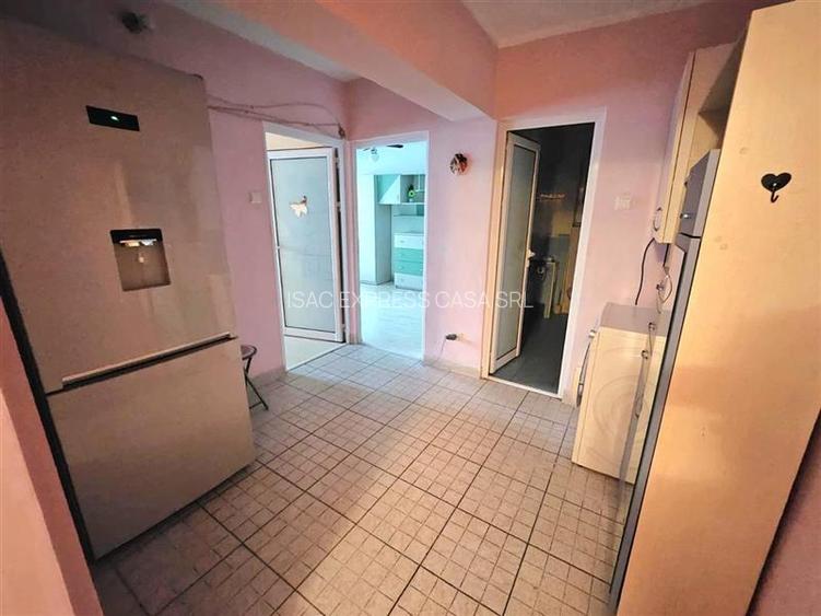 Apartament 3 camere, etaj 1,  Pacurari Petru Poni - 9