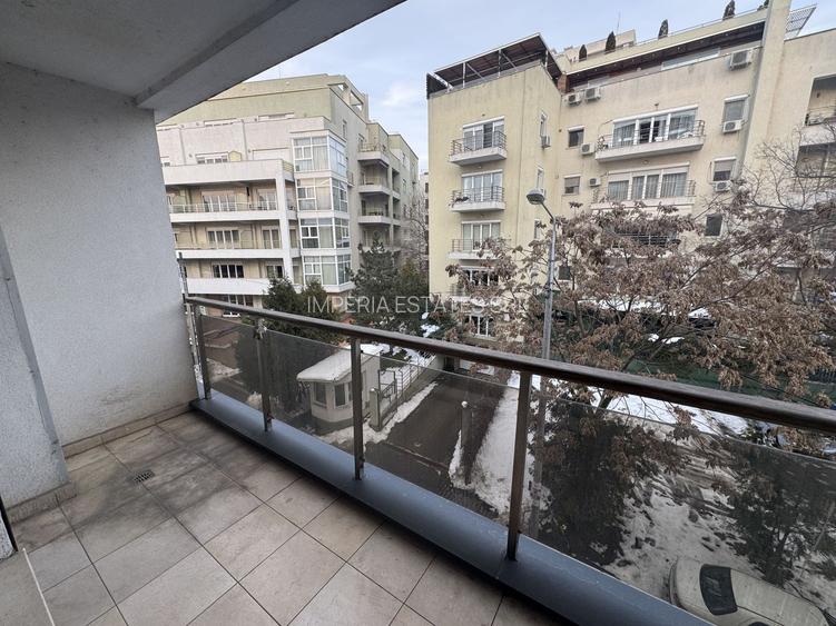 Apartament spatios cu vedere la parc, prima linie - 17