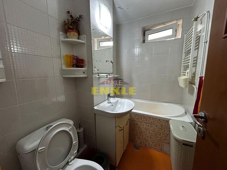De inchiriat apartament cu 3 camere, zona Bulevard - 9