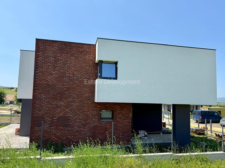 COMISION 0 - Casa individuala 4 camere 120 mp utili + GARAJ 467 teren - 8