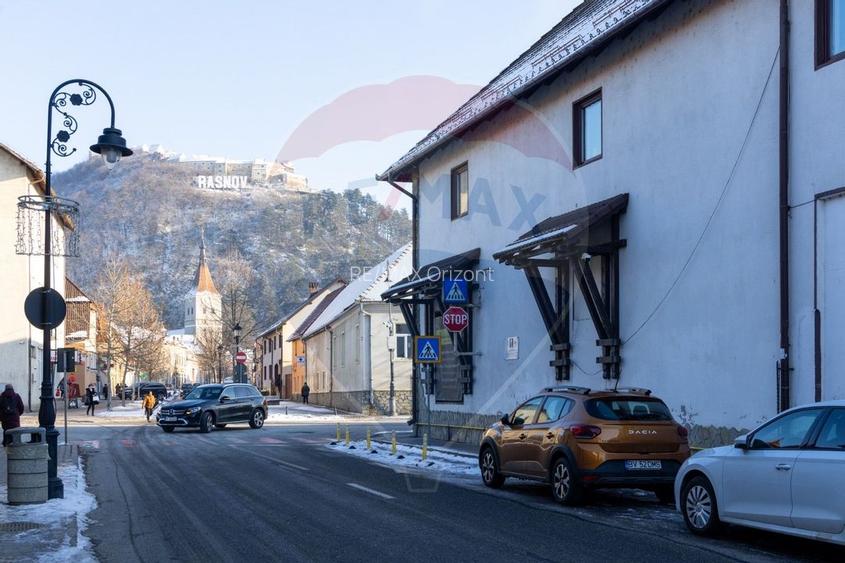 Pensiune cu restaurant și spații comerciale, central Râșnov - 2