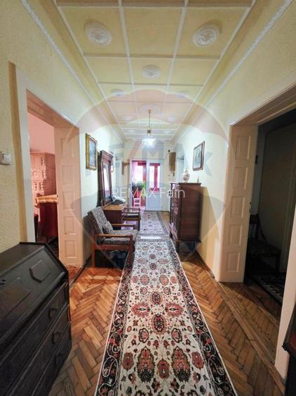 Casa cu 5 camere de vanzare in centrul orasului Talmaciu - 12