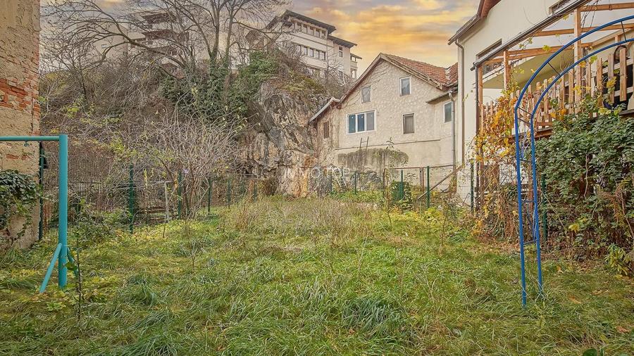 Casa de vanzare in centrul Brasovului - curte privata si pivnita - 16