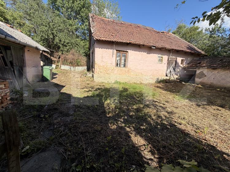 Casă cu 3 camere și un teren în suprafață de 1900 mp