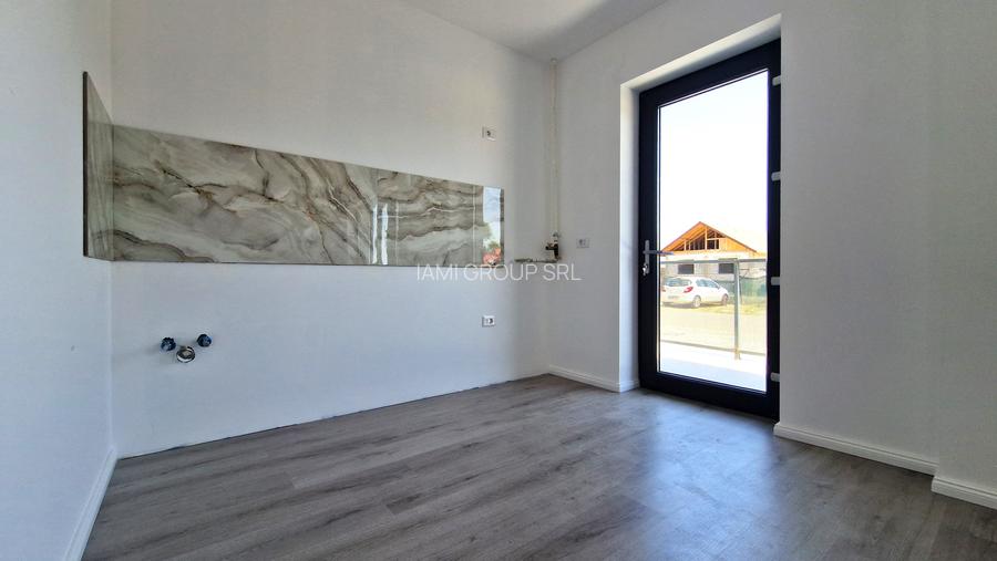 2 camere si GRADINA individuala in Comuna 1 Decembrie, IF - 4