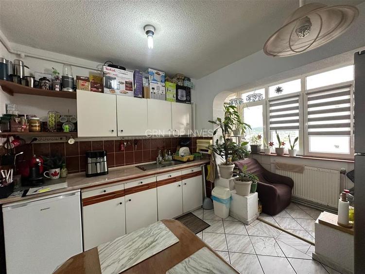 Apartament 3 camere decomandat zona Vasile Aaron - 12