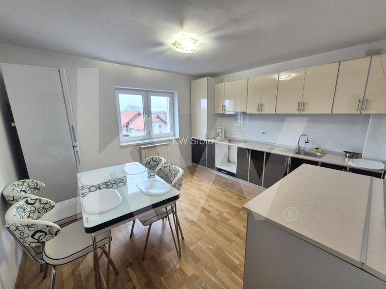 CASĂ INDIVIDUALĂ de închiriat – 330 mp, 8 camere, 5 băi, garaj dublu, grădină - 3