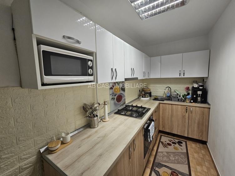 Imobil P+2E+M, cu spațiu comercial, zona Spitalul Județean, comision 0% - 21