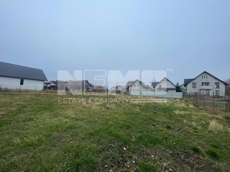 TEREN INTRAVILAN | ZONA REZIDENȚIALĂ | TOATE UTILITĂȚILE LA STRADA