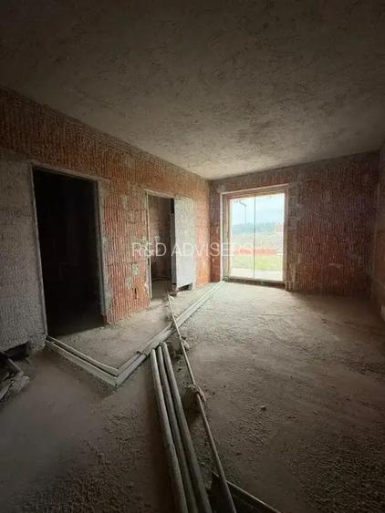 Casa 10 camere Nefinalizata 600 m Utili 2500 m Teren Padure 400 m - 15