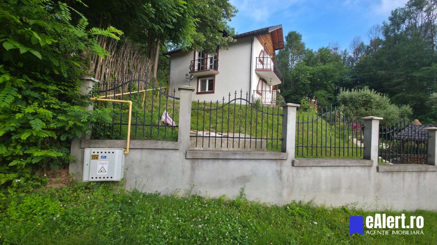 Vând casă de vacanță Bezdead, vedere la vale, acces Munții Bucegi