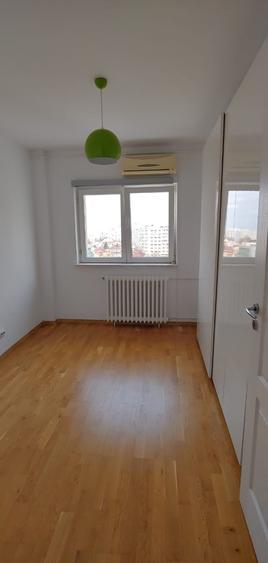 Zona Ion Mihalache 3 camere disponibil pentru vanzare