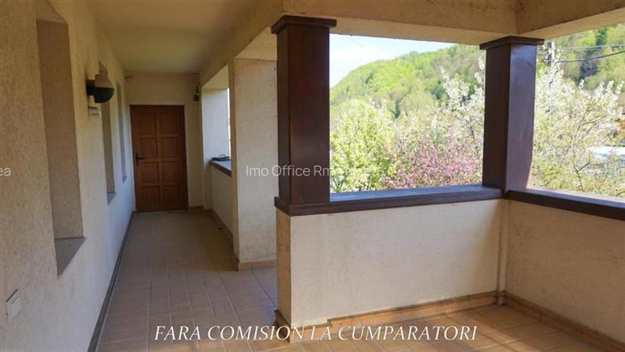 ELEGANTA SI LINISTE LA CATIVA PASI DE STATIUNILE VALCENE - 3