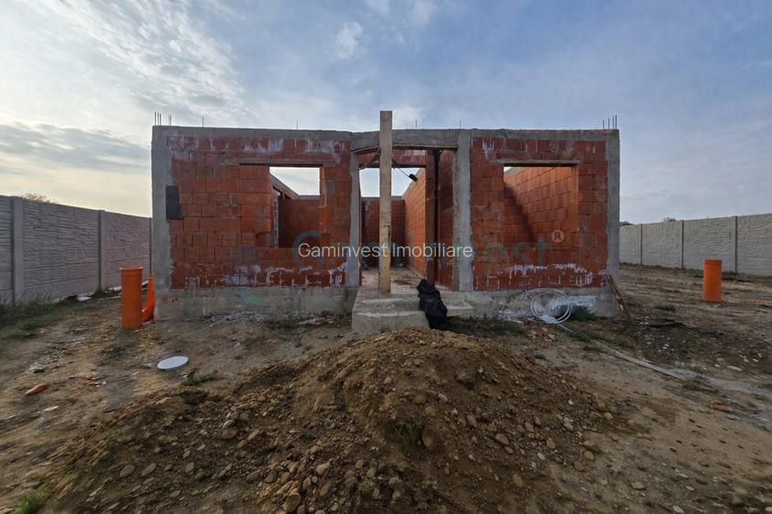 Casa la rosu de vanzare in Santandrei - 4