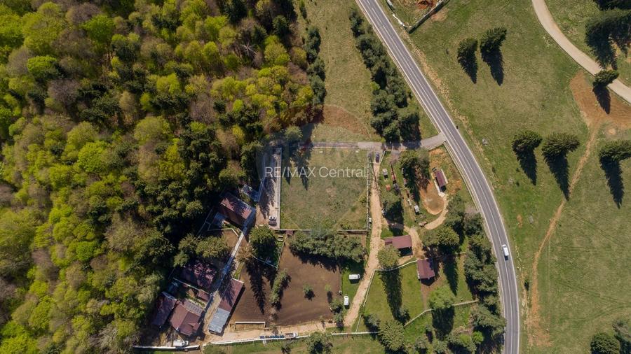 Poiana Brașov | teren cu panoramă largă către munți - 11