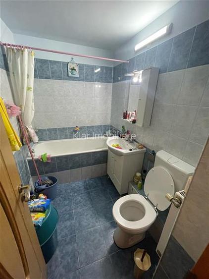 Apartament de vanzare 3 camere zona Intre Lacuri - 8
